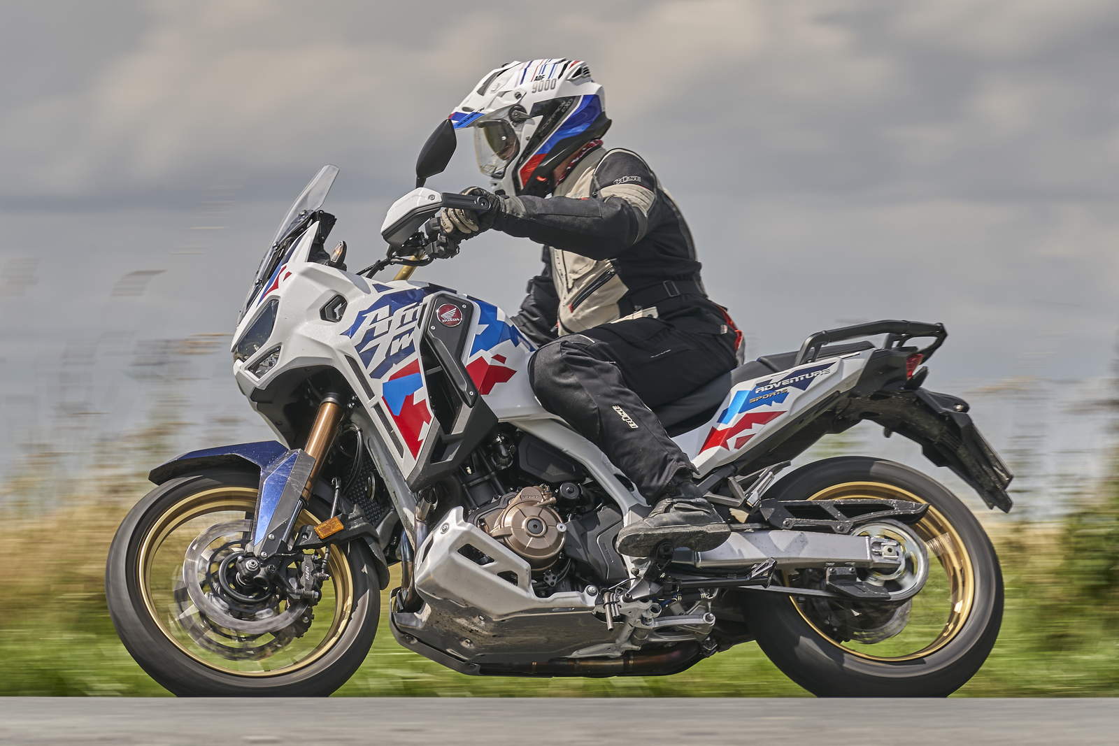 Honda Africa Twin CRF 1100 vs Moto Guzzi Stelvio